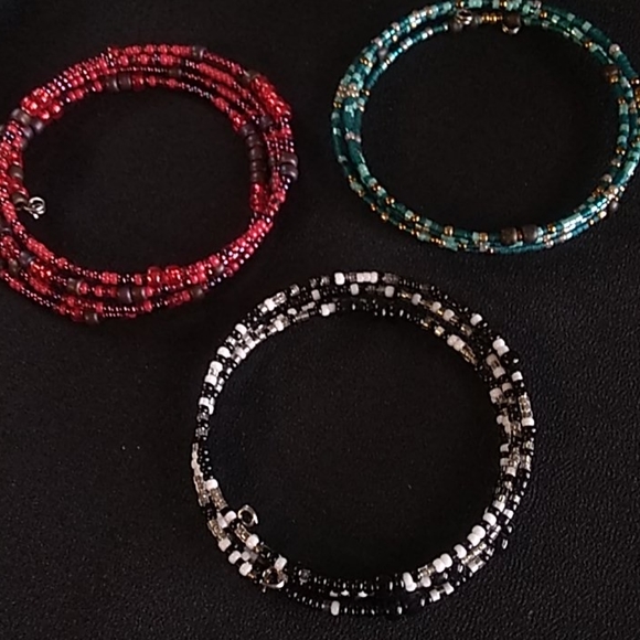 Memory wire beaded bracelets - Picture 2 of 4